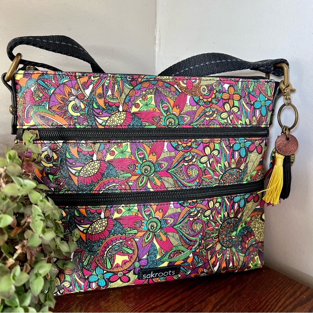 ๐ SAKROOTS ARTIST CIRCLE CROSSBODY BAG IN RAINBOW SPIRIT DESERT NWOT - Picture 10 of 10